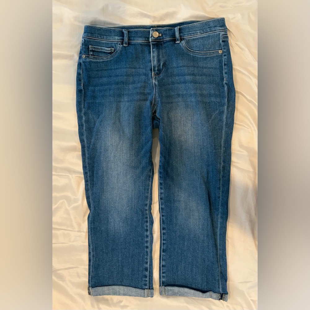 Soho New York & Company Women’s Blue Stretch Cropped Denim Jeans